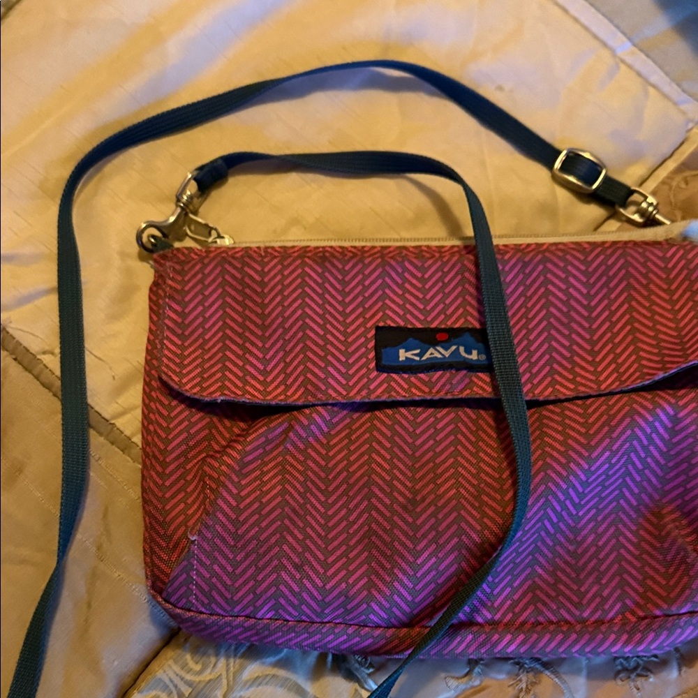 KAVU Pink Chevron Pattern Crossbody Bag